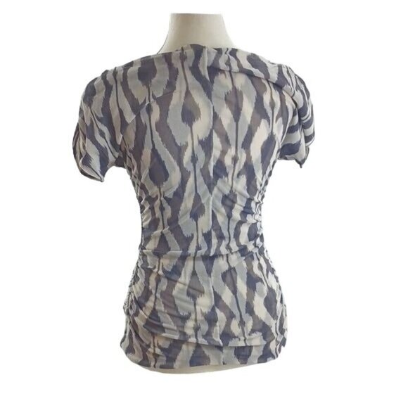 Cache Blouse Womens XS Gray Cream Ikat Print Ruched Short Sleeve Stretch Y2K - Picture 4 of 6